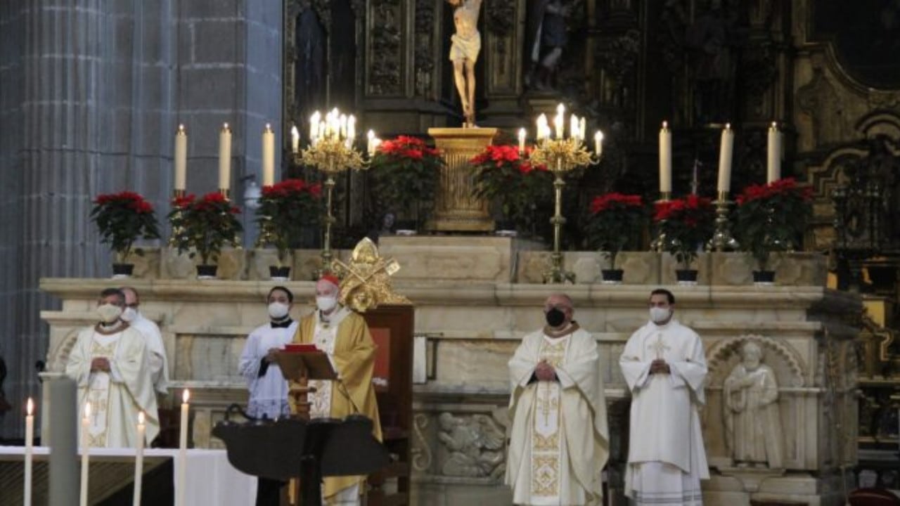 Cardenal Carlos Aguiar Retes oficia misa de Navidad en la Catedral Metropolitana