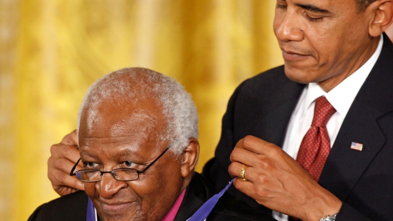 Obama recuerda al fallecido Desmond Tutu como una ‘brújula moral’