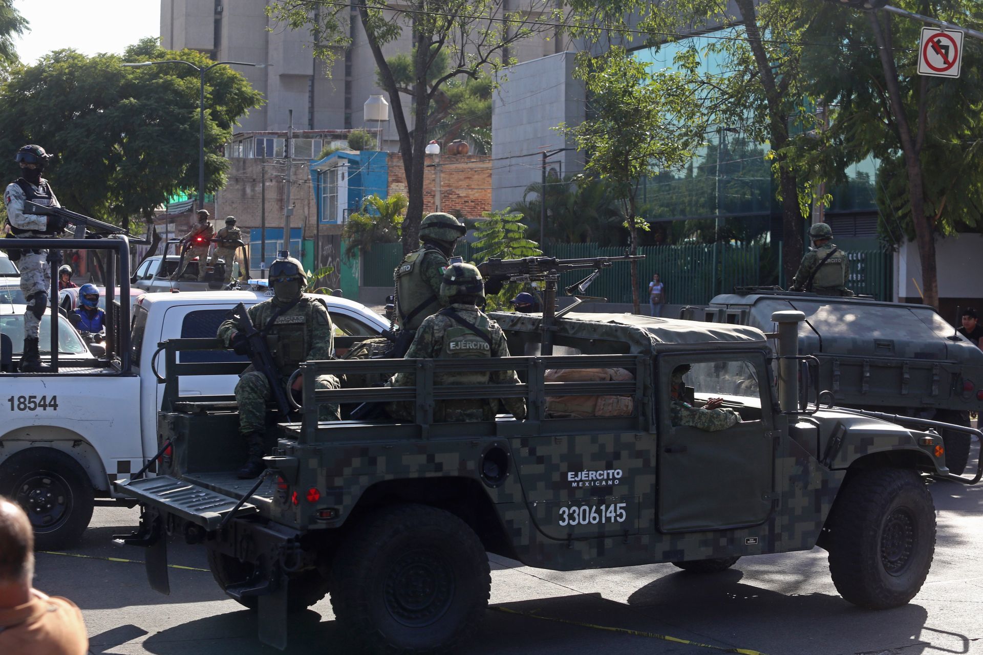 Hallan siete cuerpos en un vehículo en Teocaltiche, Jalisco