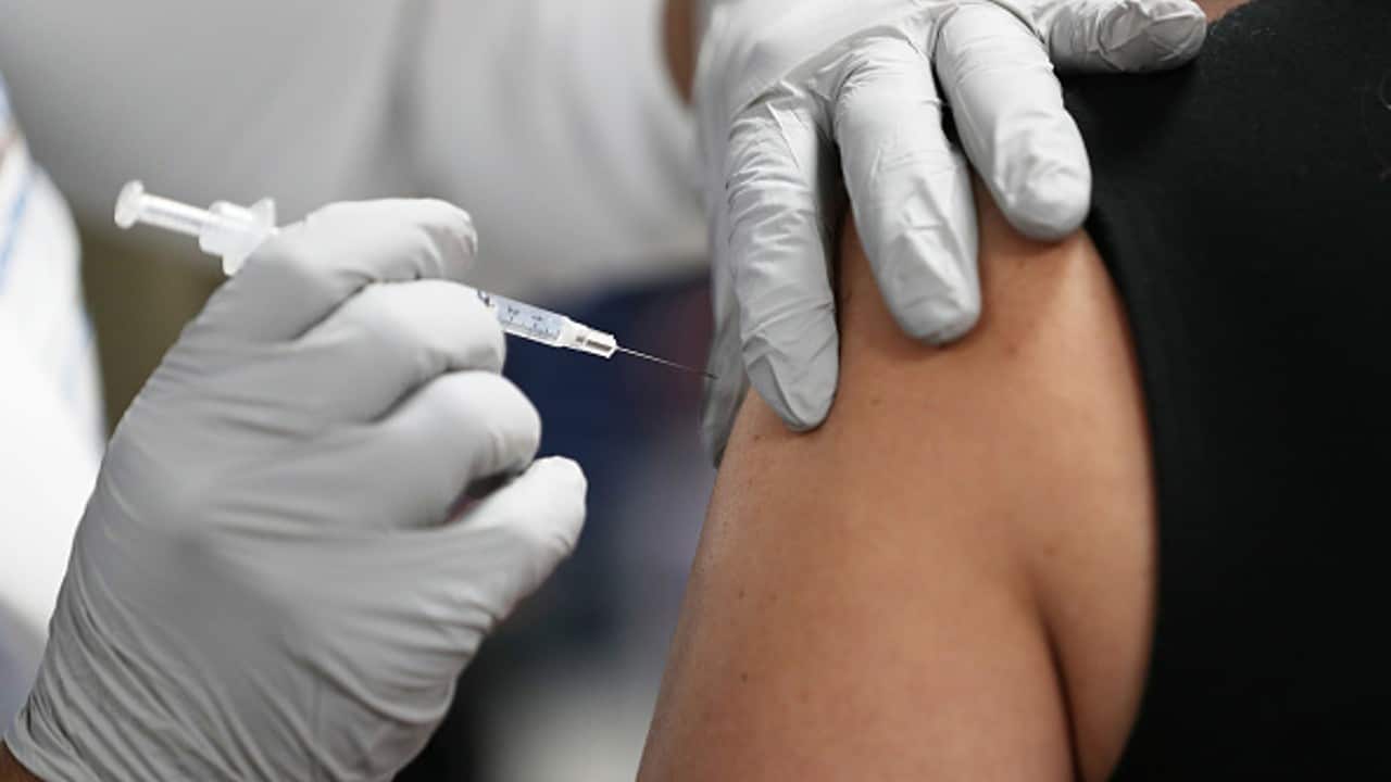 Países de Latinoamérica rezagados en vacunación contra covid-19.