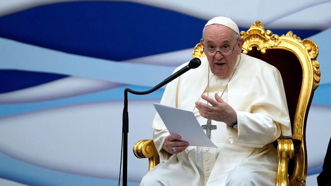 Papa Francisco: Muchos jóvenes son de redes sociales pero poco sociales