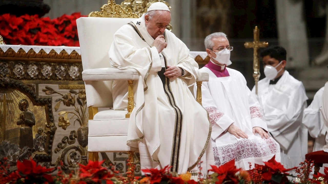 El papa Francisco en la basílica de San Pedro, donde dio su mensaje de Navidad