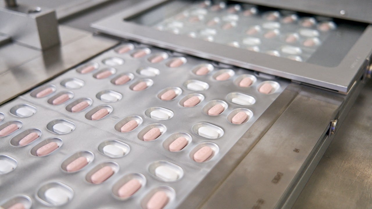 Israel autoriza de emergencia la pastilla de Pfizer contra la covid-19