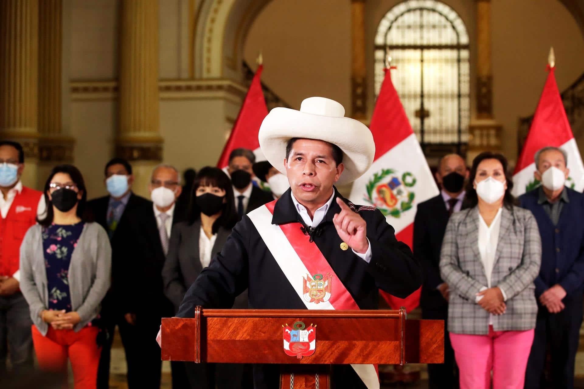 Rechazan propuesta para destituir al preside de Perú