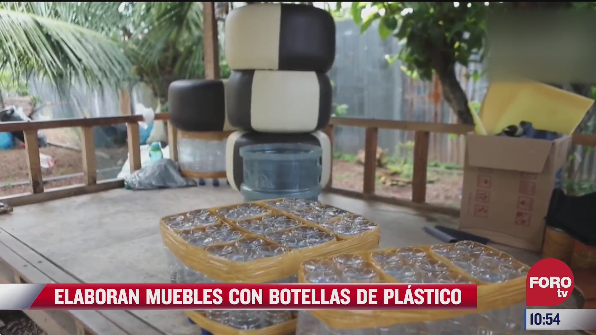pepenado la basura maestro hace muebles con botellas de plastico