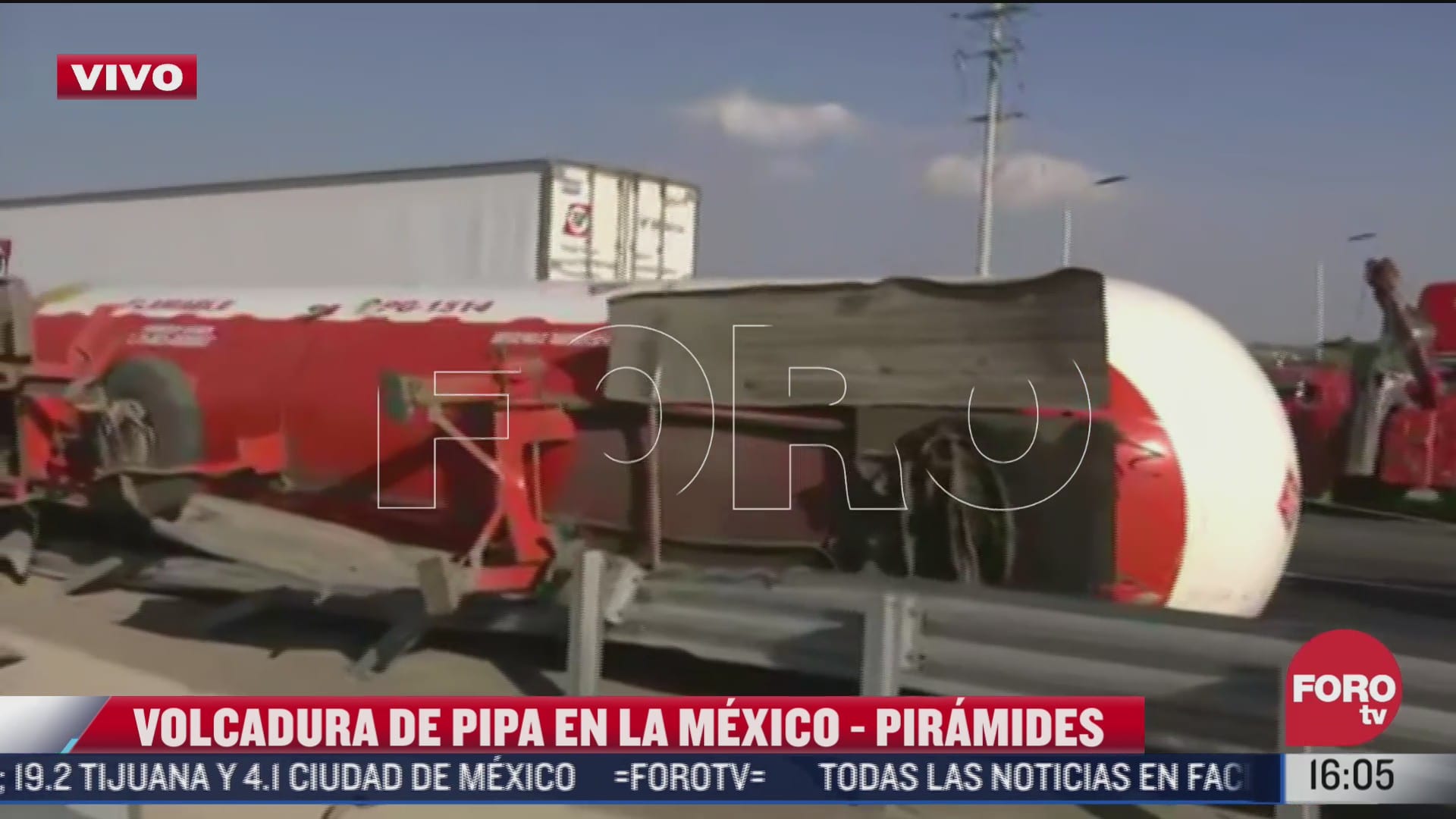 pipa sufre volcadura en la autopista mexico piramides