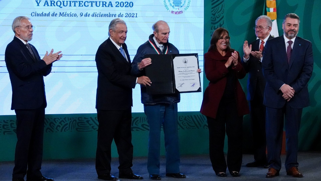 El presidente Andrés Manuel López Obrador hizo entrega de los Premios Nacionales de Arquitectura e Ingeniería 2020