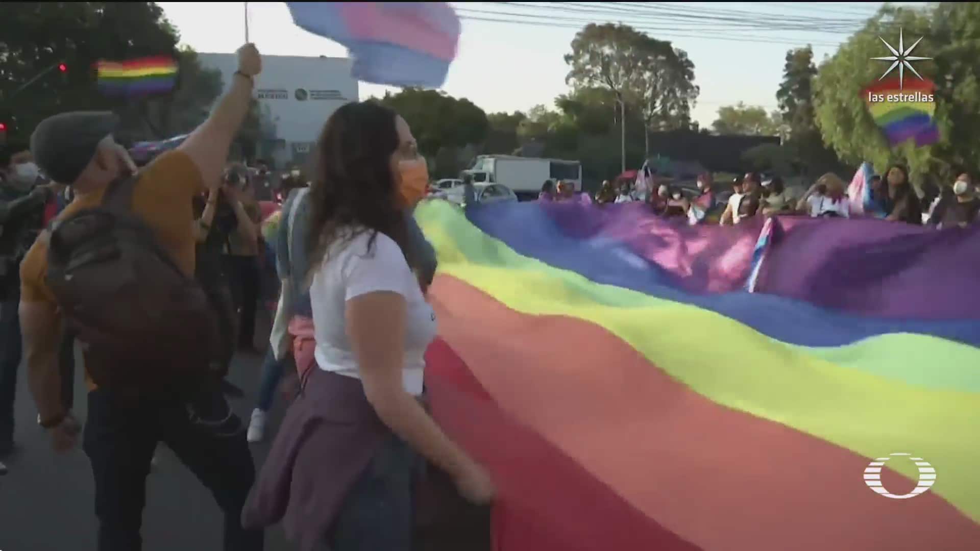 protestan en parque de diversiones de la cdmx por discriminacion gay