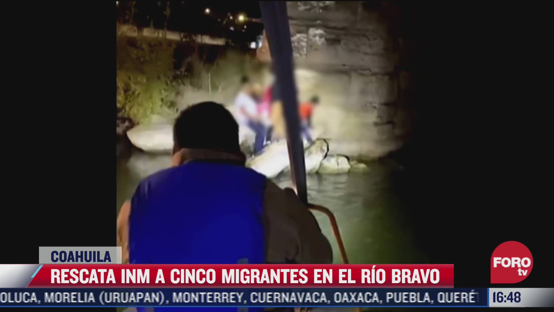 rescatan a migrantes atrapados en el rio bravo