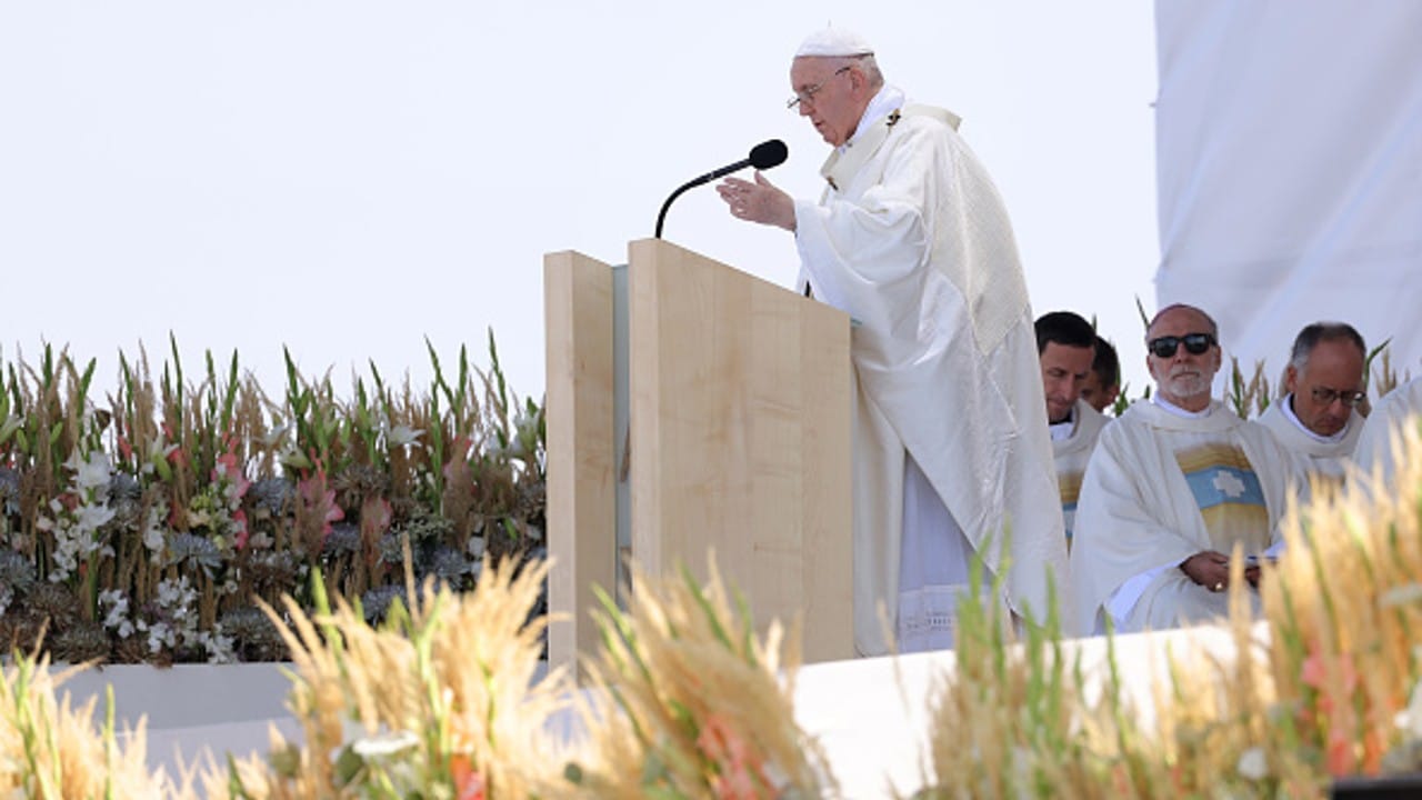 Sacerdote ortodoxo grita 'hereje' al papa Francisco