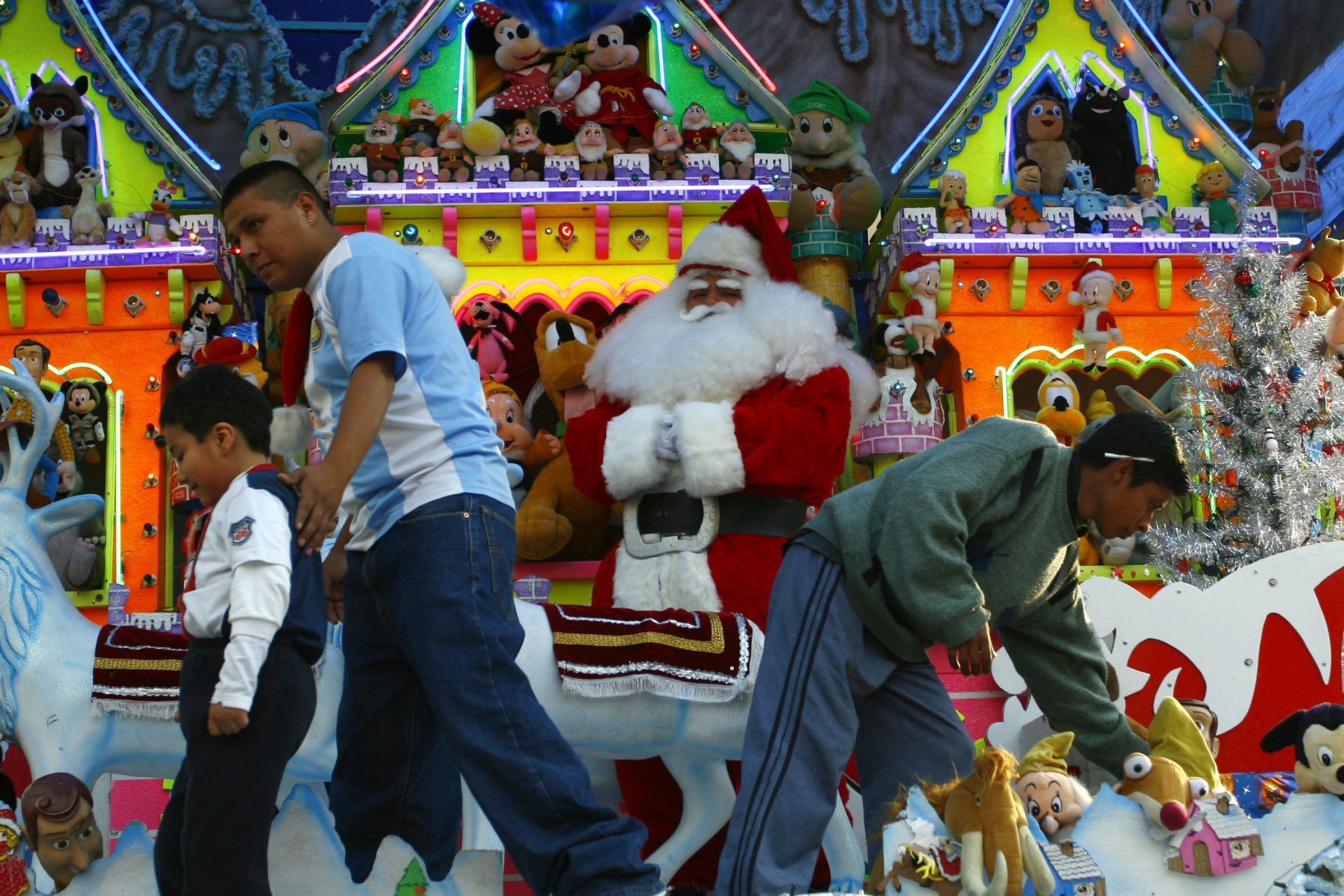 Llegan Santa Claus y Reyes Magos a feria navideña en CDMX