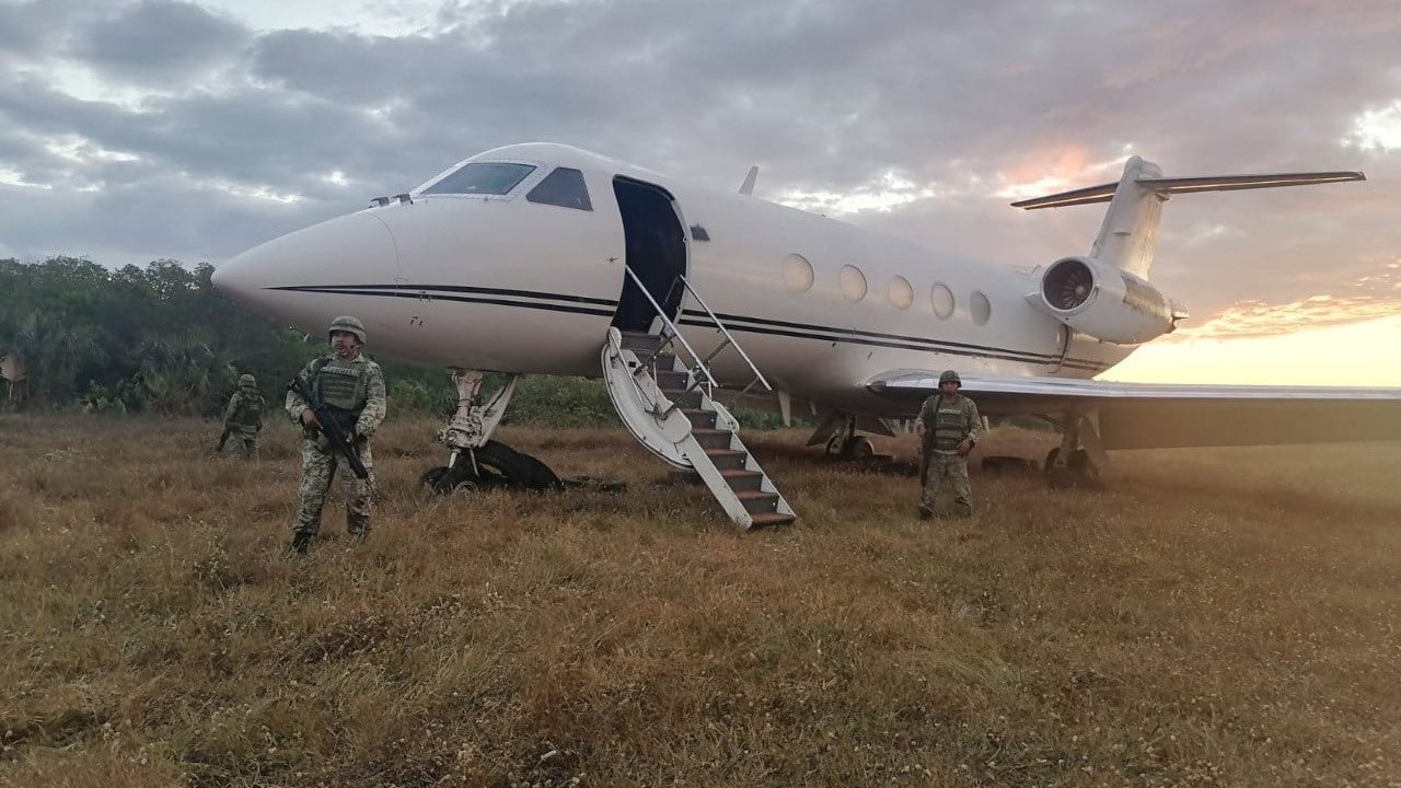 Decomisan aeronave y 246 kilos de cocaína en Chiapas.