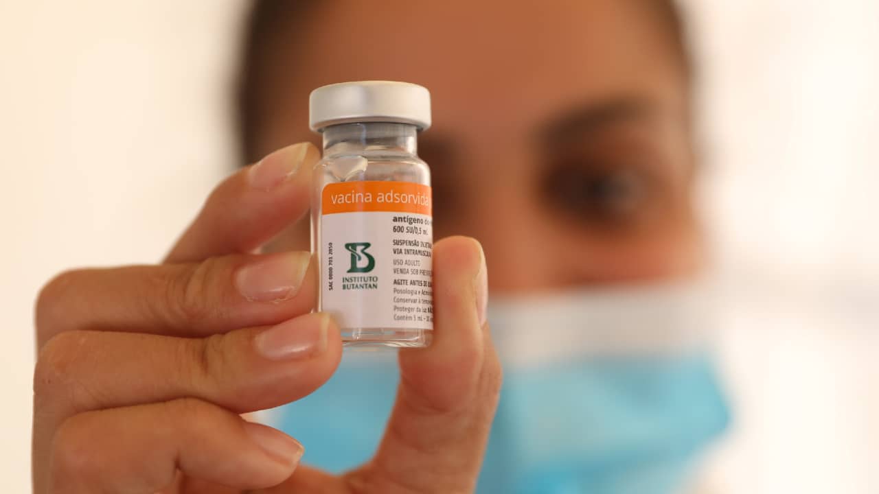 Sinovac prevé tener nueva versión de su vacuna Coronavac contra ómicron en tres meses