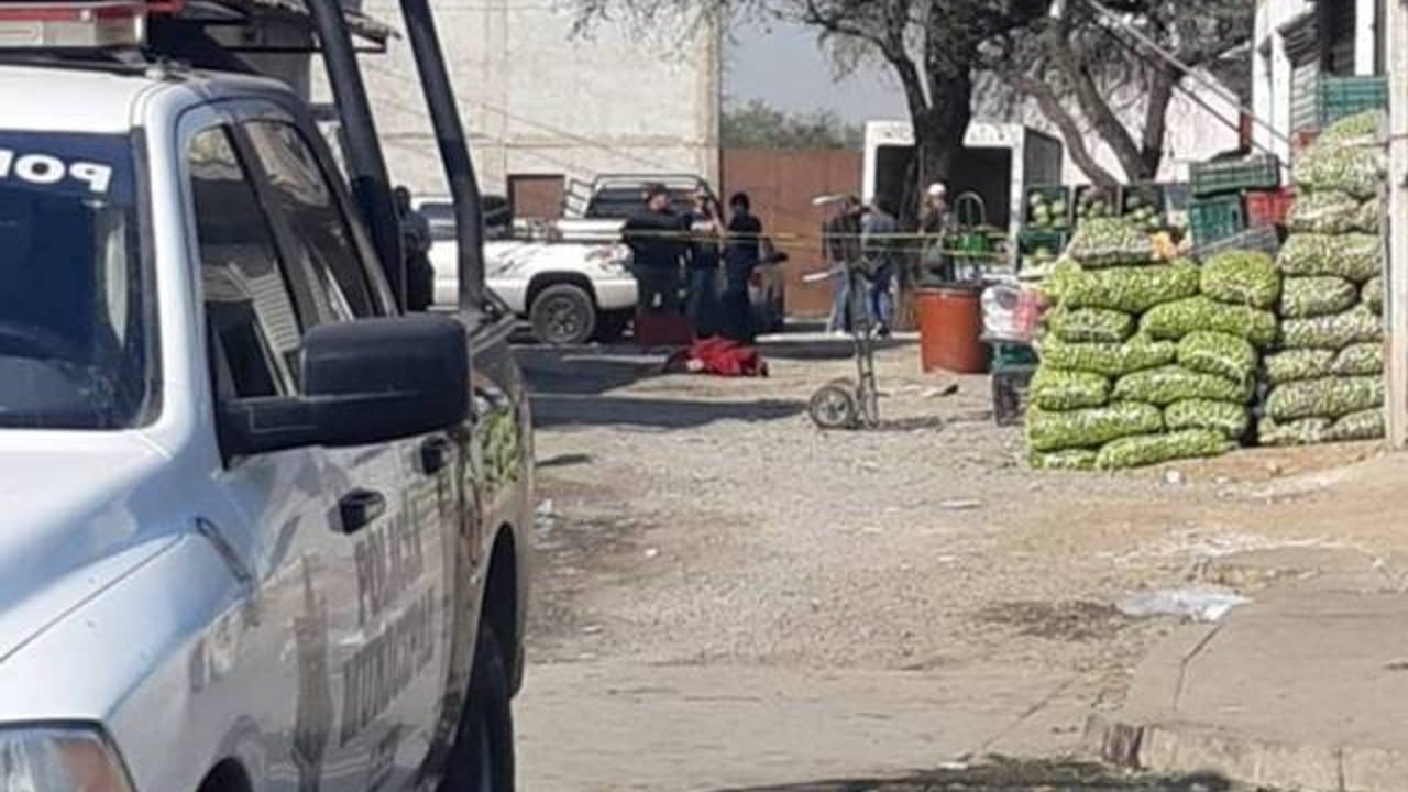 Suman dos muertos por ataque armado en Central de Abasto de León, Guanajuato. Fuente: Twitter @DominioPblico3