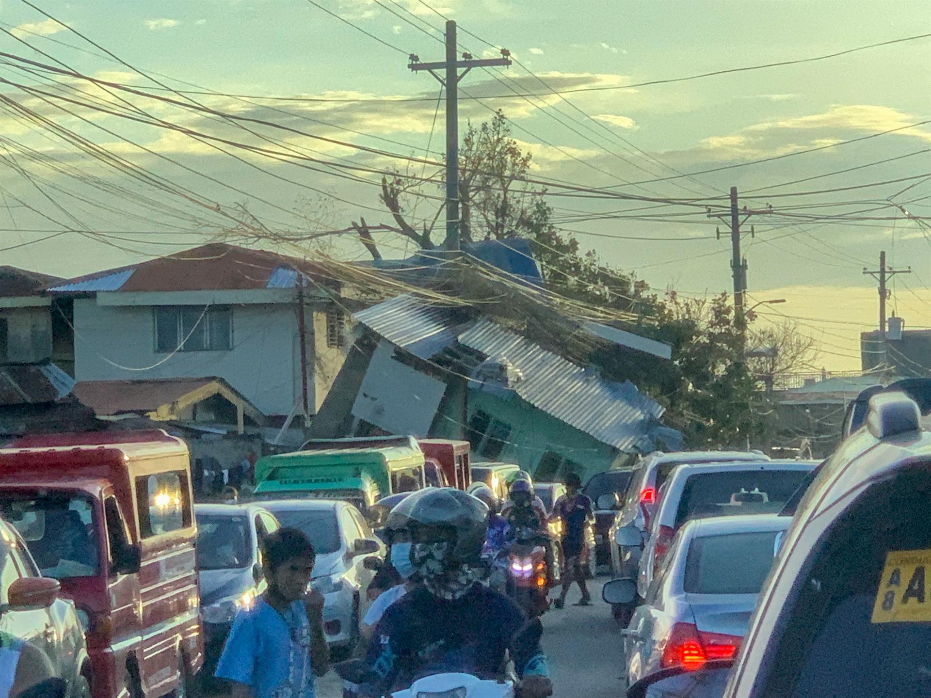 Tifón Rai, en Filipinas, deja más de cien muertos y daños a su paso