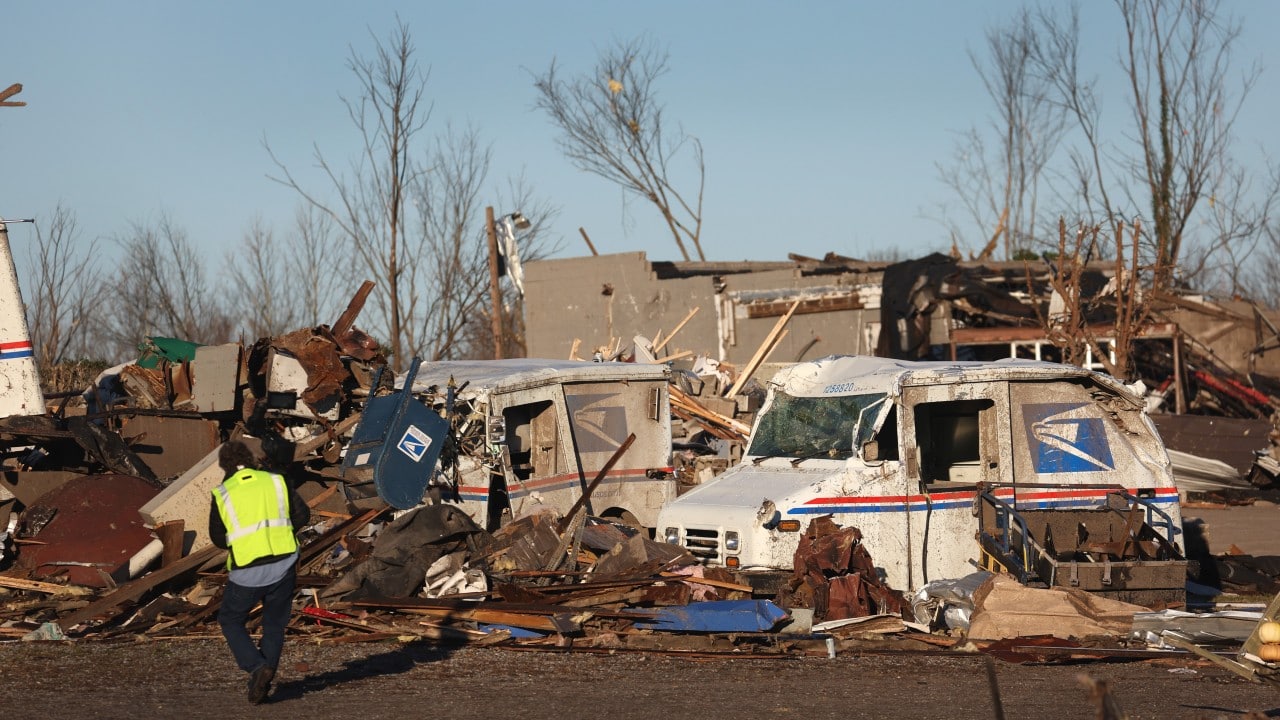 Hay pueblos que ‘desaparecieron’ por el paso de los tornados: Gobernador de Kentucky, EEUU