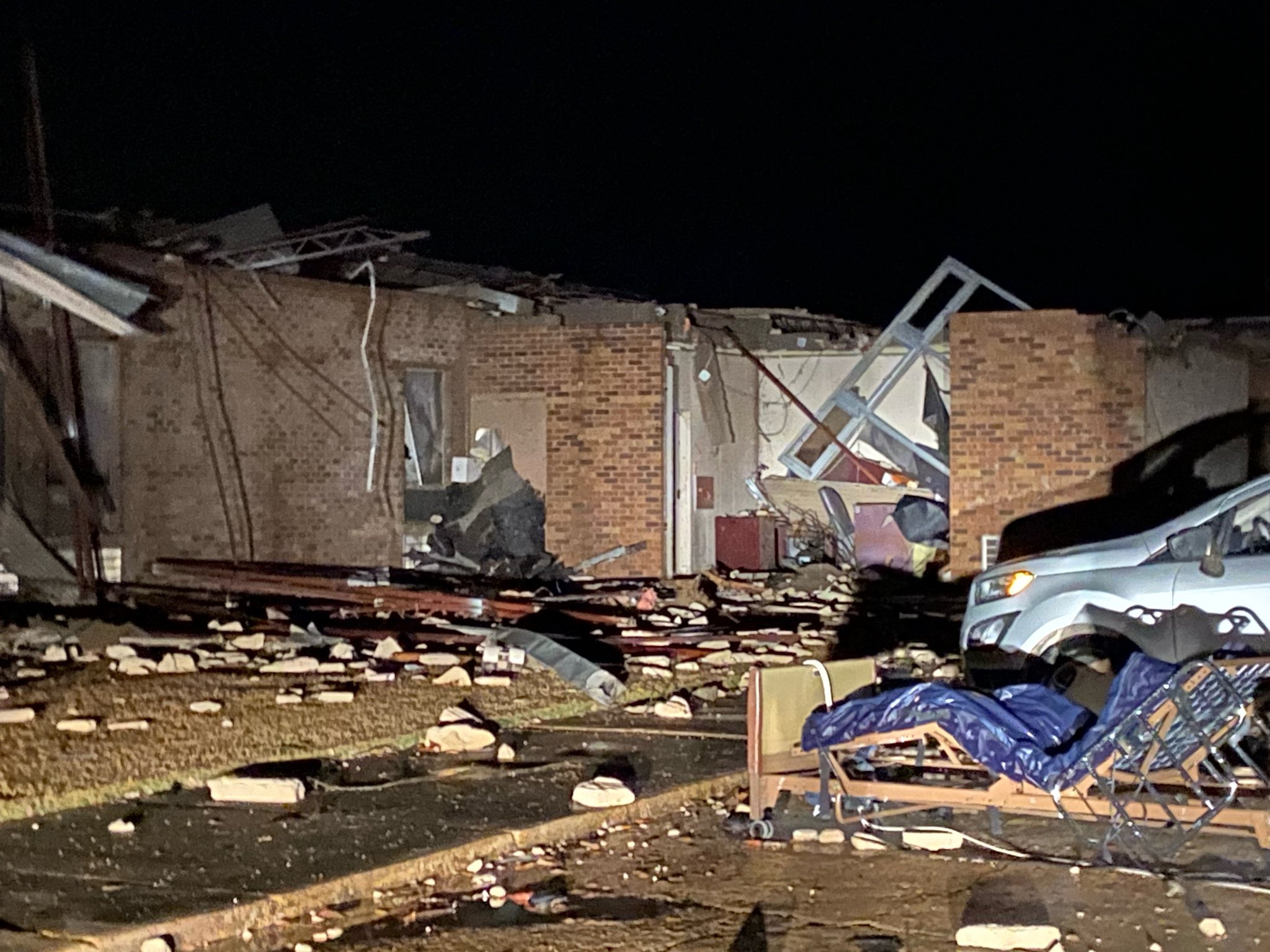 Tornados y tormentas afectan asilo de ancianos en Arkansas, reportan dos muertos