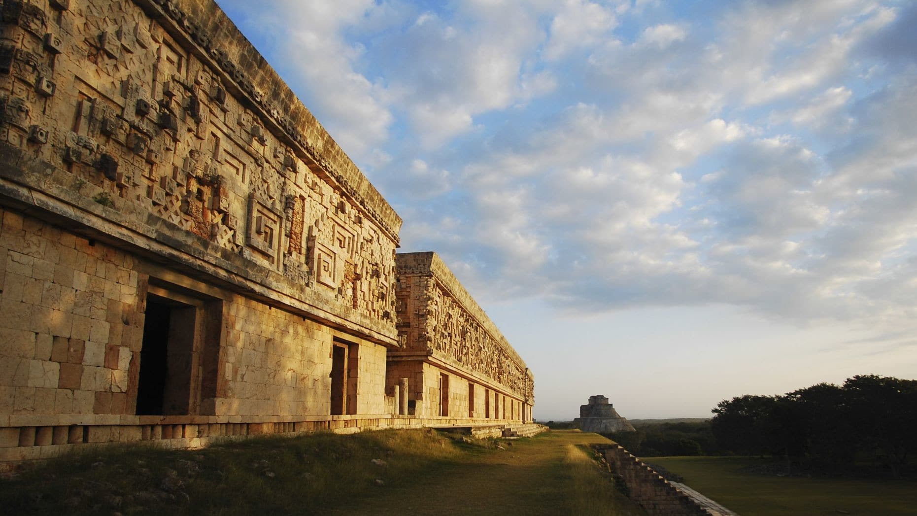 Arqueólogos del INAH hacen increíble hallazgo en el Palacio del Gobernador en Uxmal
