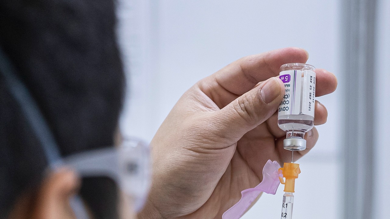 Refuerzo de vacuna covid protege hasta 75% contra ómicron, según estudio