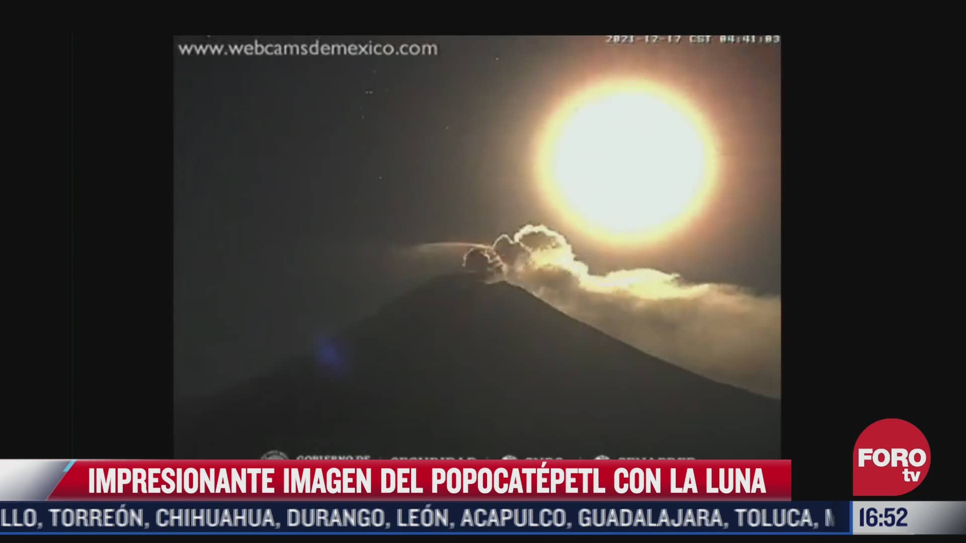 video captan hermosa postal del popocatepetl con la luna de fondo