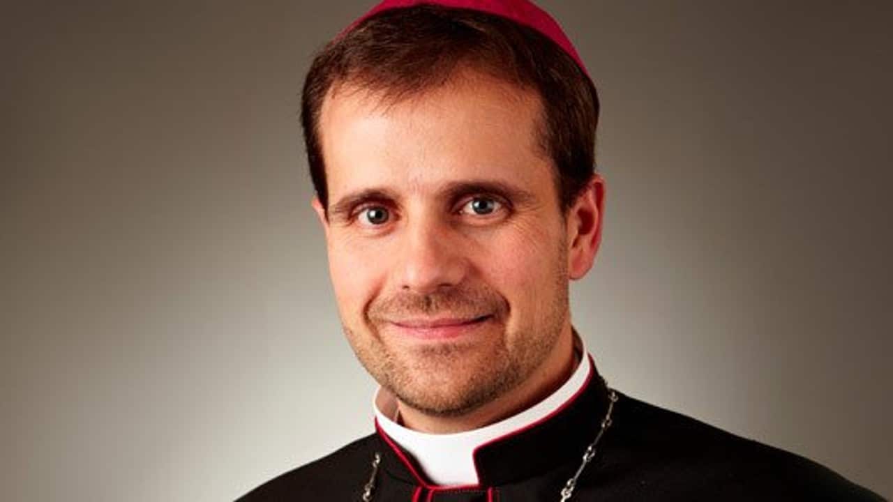 El obispo más joven de España no podrá ejercer funciones a causa de matrimonio