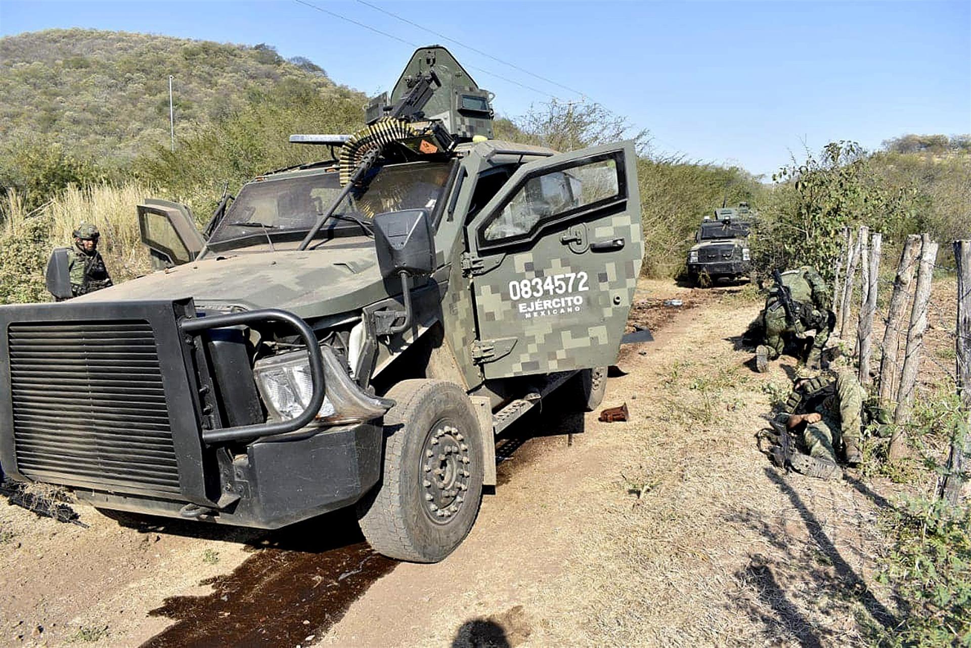 Atacan con mina terrestre a convoy del Ejército en Michoacán