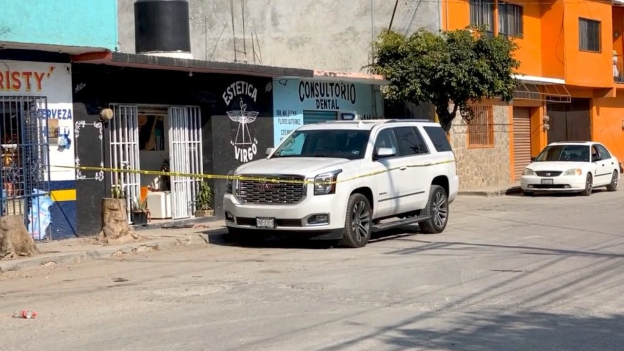 Ataque armado contra un hombre que circulaba en su camioneta sobre la avenida San Gaspar (Twitter: @_ReporteMorelos)