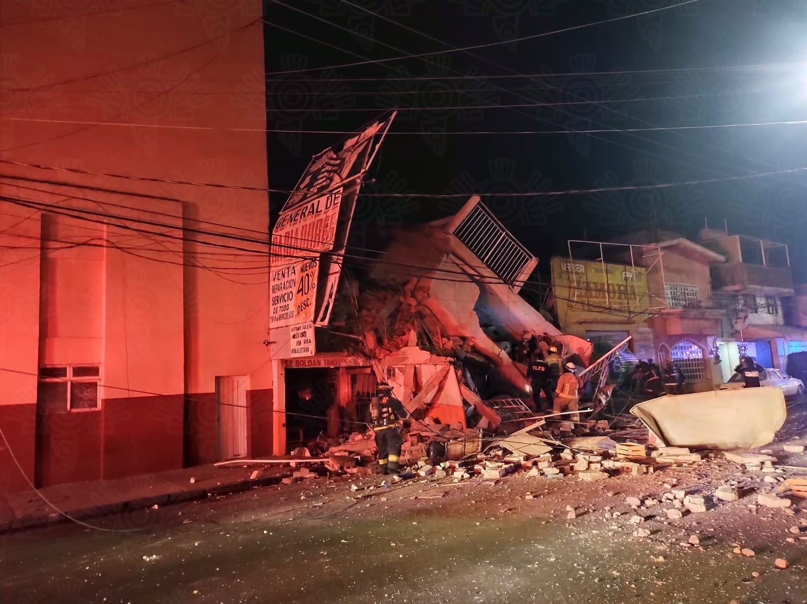 Aumenta a 12 el número de personas rescatadas tras explosión y colpaso de inmueble en Puebla