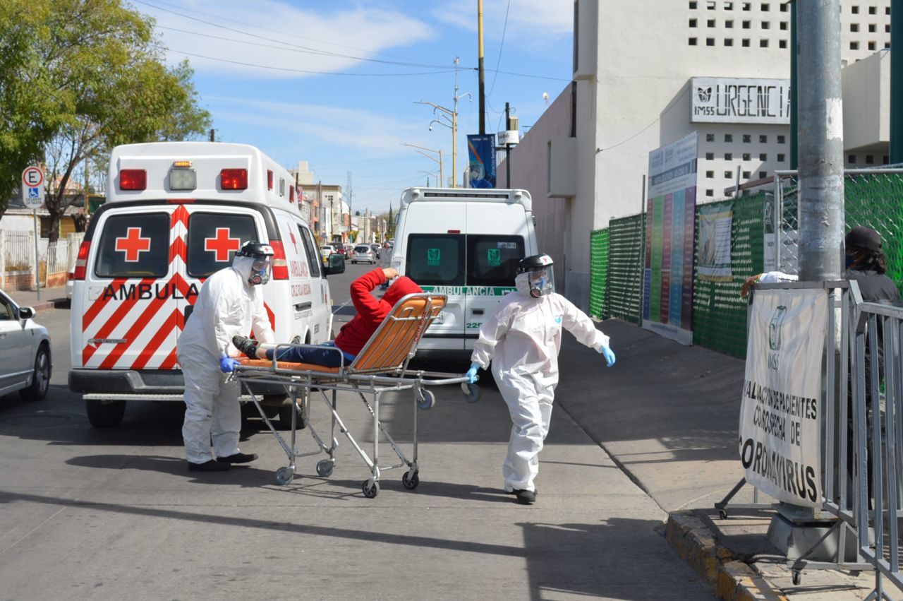 Aumentan los pacientes COVID hospitalizados en Aguascalientes y Nuevo León; la mayoría no están vacunados.