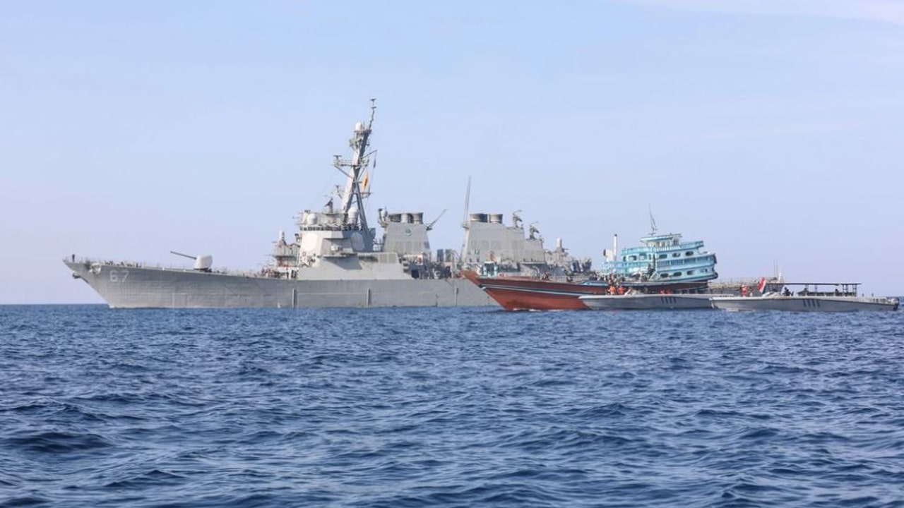 La Marina de Estados Unidos interceptó un barco sin bandera procedente de Irán
