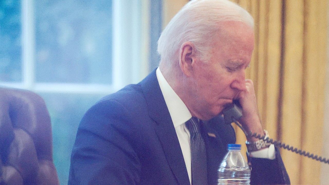 Biden celebra liberación de rehenes en sinagoga y denuncia aumento del extremismo en EEUU