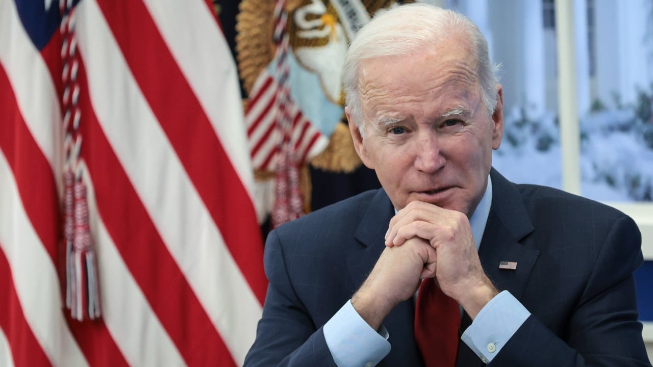 Biden ordena que se duplique encargo de pastillas Pfizer contra covid