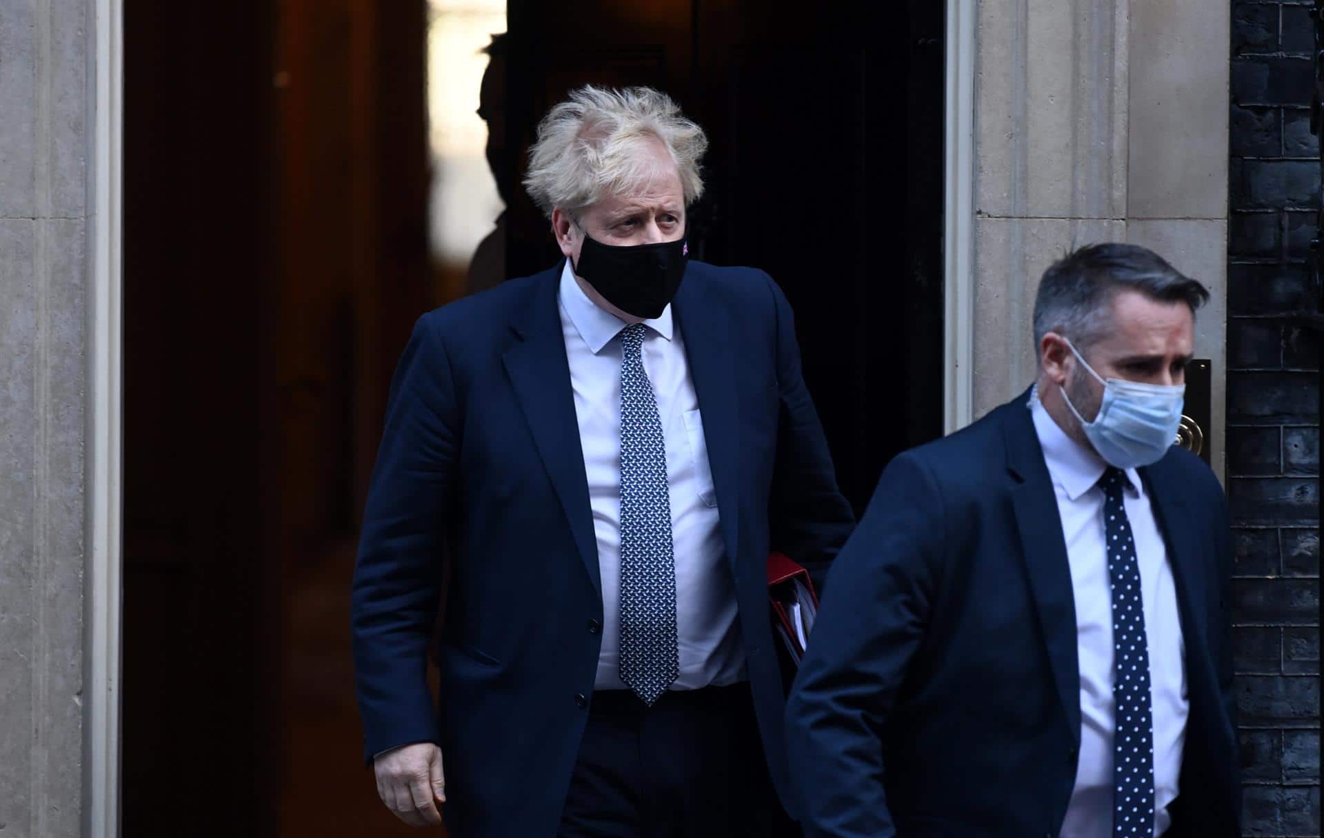 Boris Johnson, en la cuerda floja tras admitir que fue a fiesta durante confinamiento