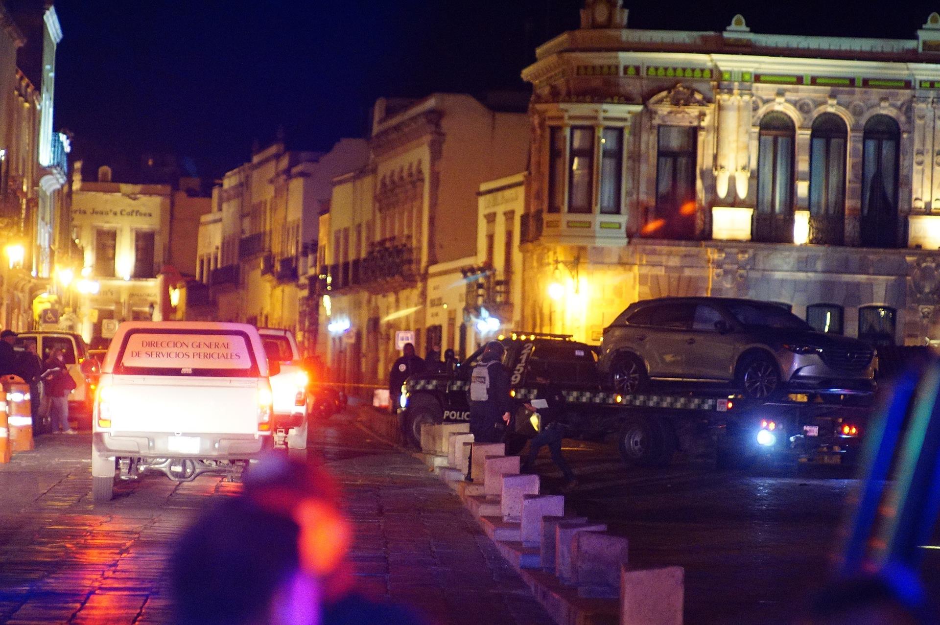 Camioneta abandonada en Zacatecas tenía 10 cuerpos