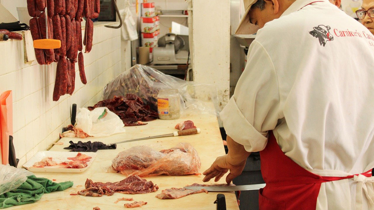 Canadá ofrece vacantes para carniceros de 45 mil pesos