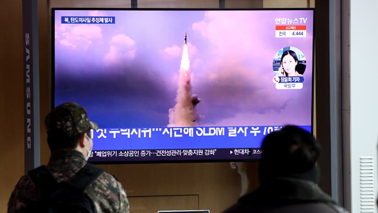 Corea del Norte lanza 2 presuntos misiles al mar: Seúl.