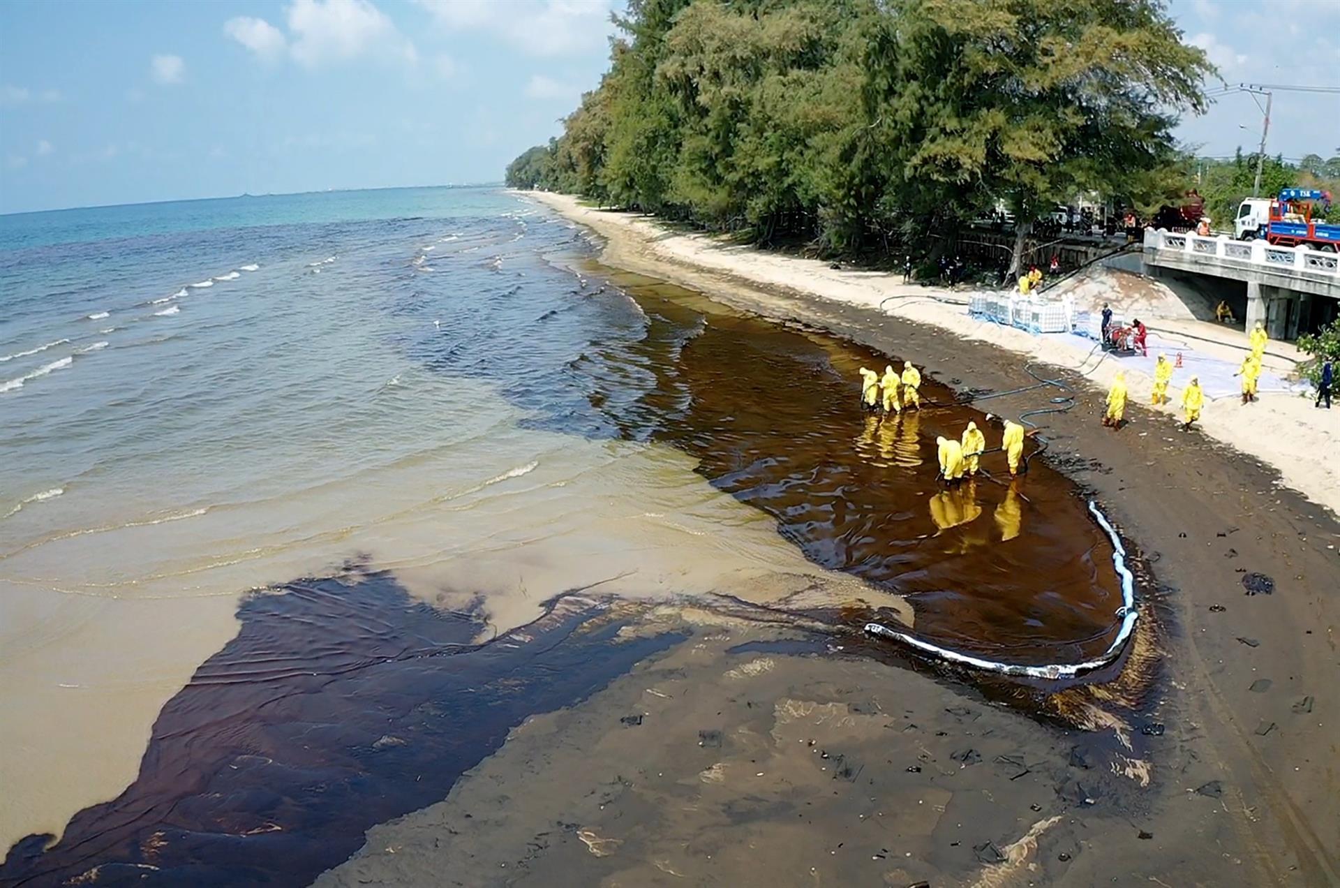 Declaran Estado de Emergencia en playa de Tailandia por derrame petrolero