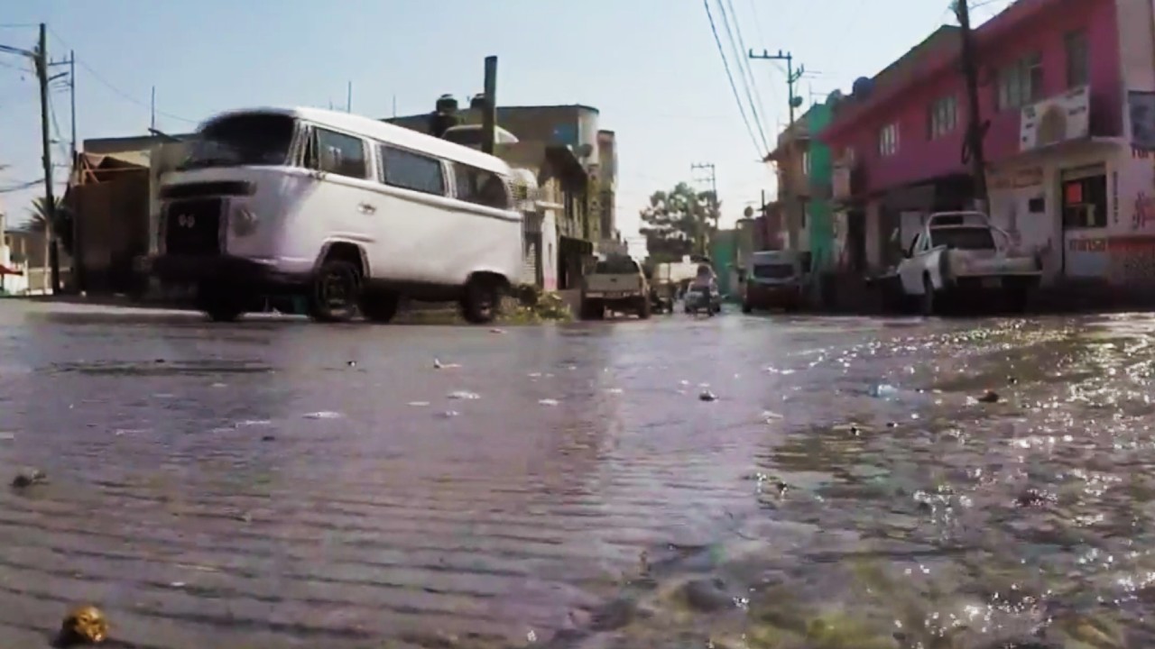 Vecinos de Ecatepec sufren la falta de agua debido a múltiples fugas