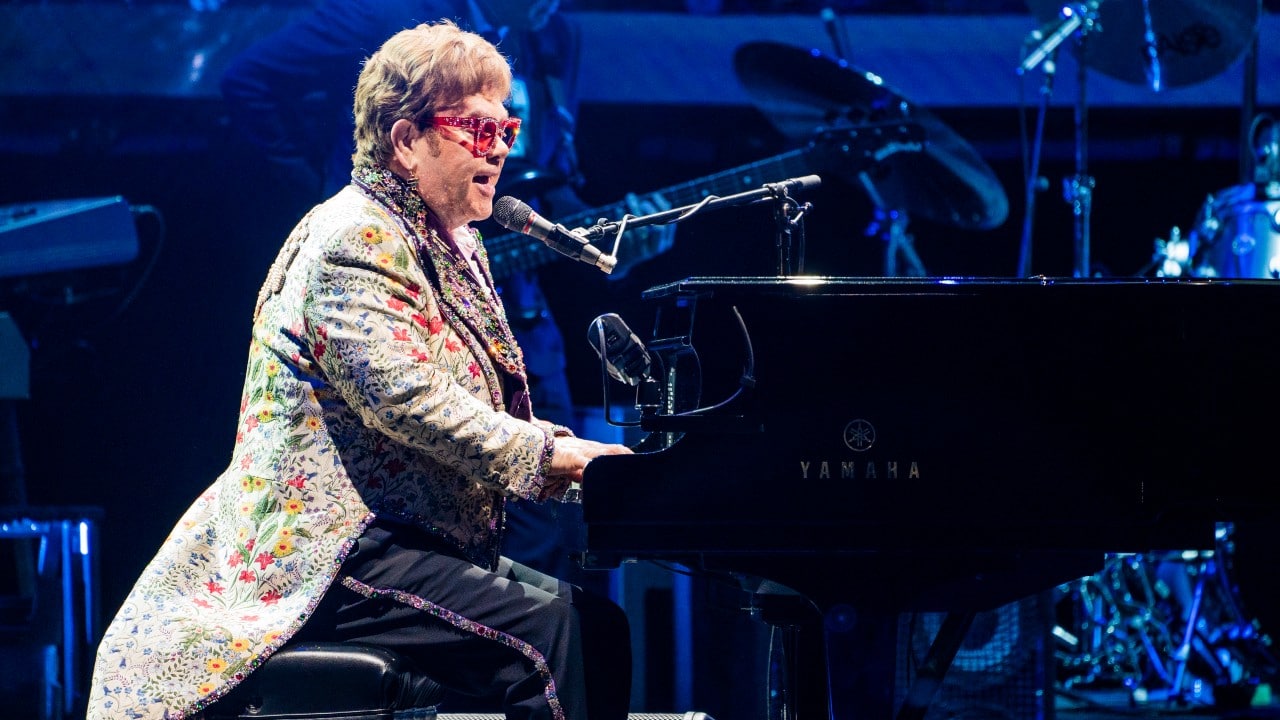 Elton John cancela conciertos en EEUU tras dar positivo a covid