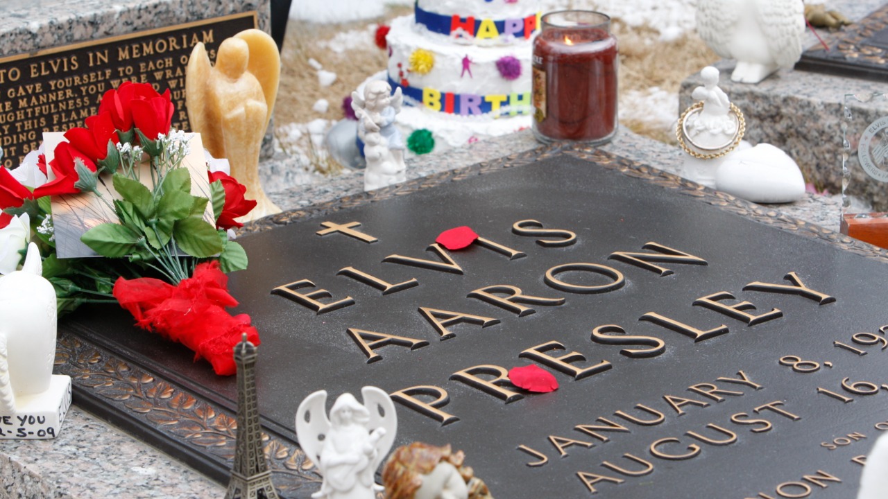 La tumba de Elvis Presley en Graceland su mansión