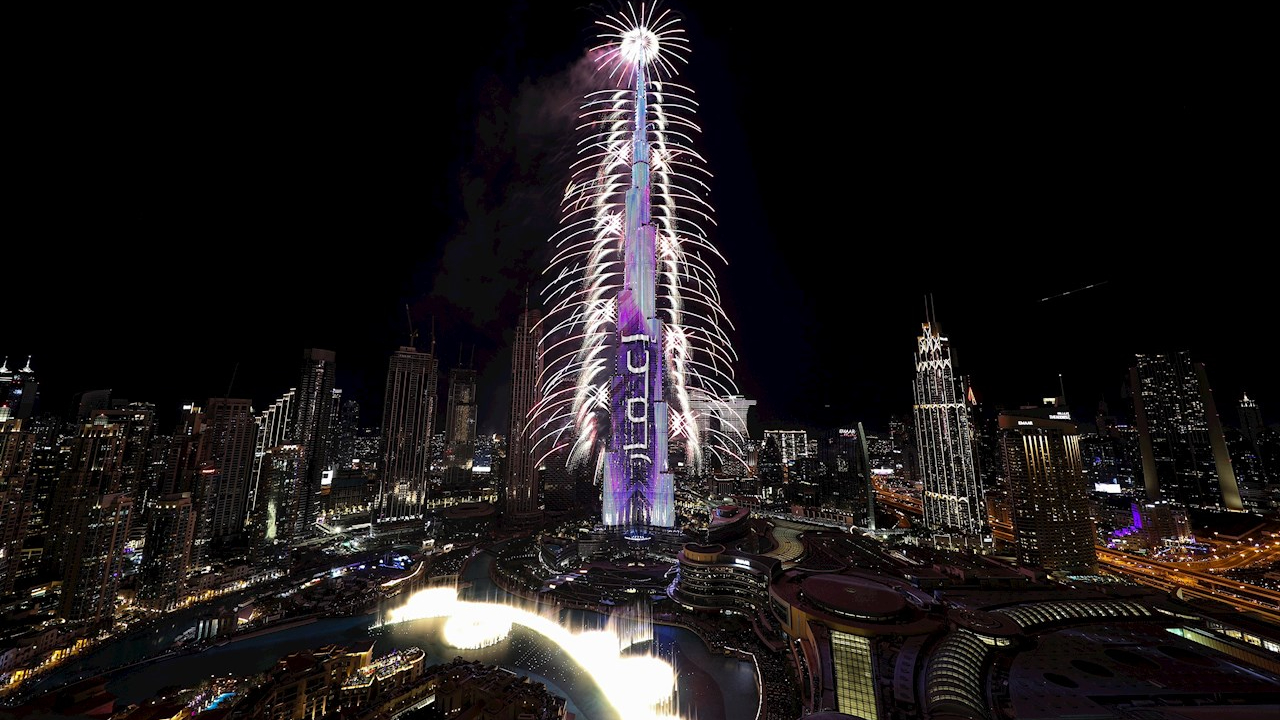 Emiratos Árabes Unidos bate cinco récord Guiness con fuegos artificiales.