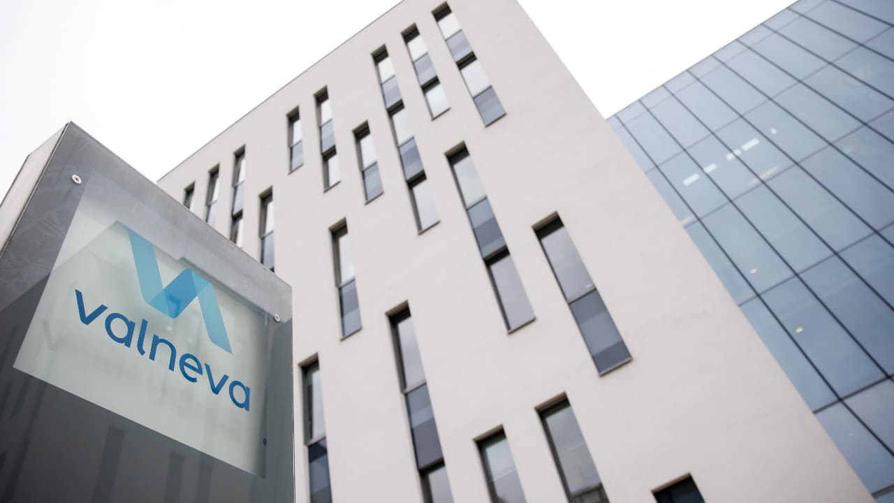 Empresa francesa Valneva prueba vacuna covid