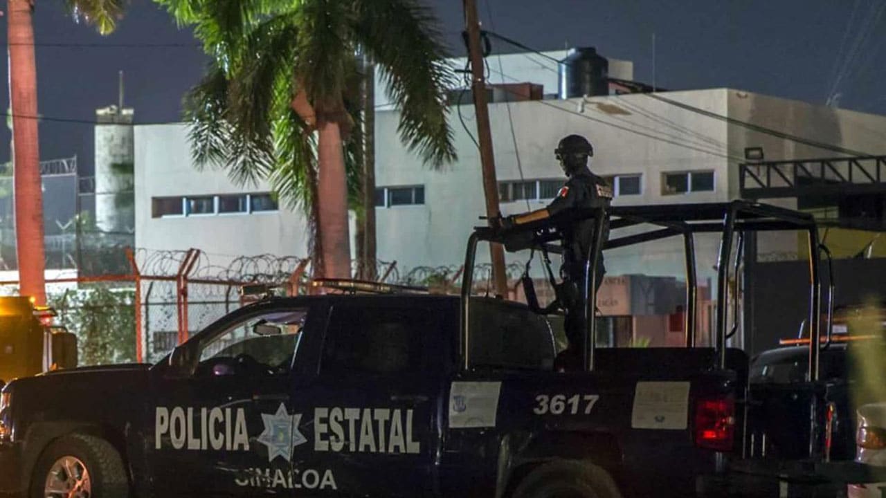 En penal de Sinaloa asesinan a golpes a presunto feminicida