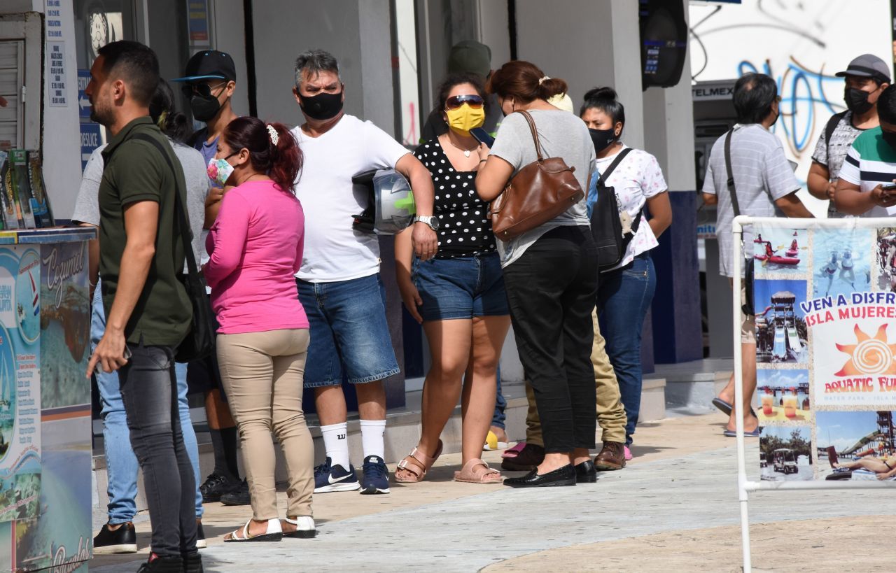Largas filas en Quintana Roo para la prueba covid