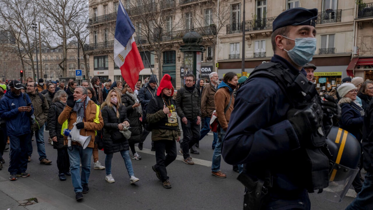 Siguen las protestas en Europa contra la medidas de covid-19