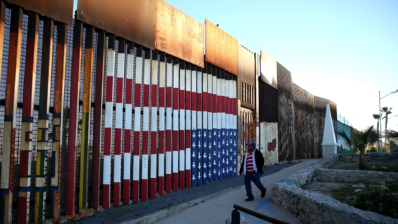 Vista del muro fronterizo entre Estados Unidos y México en Tijuana