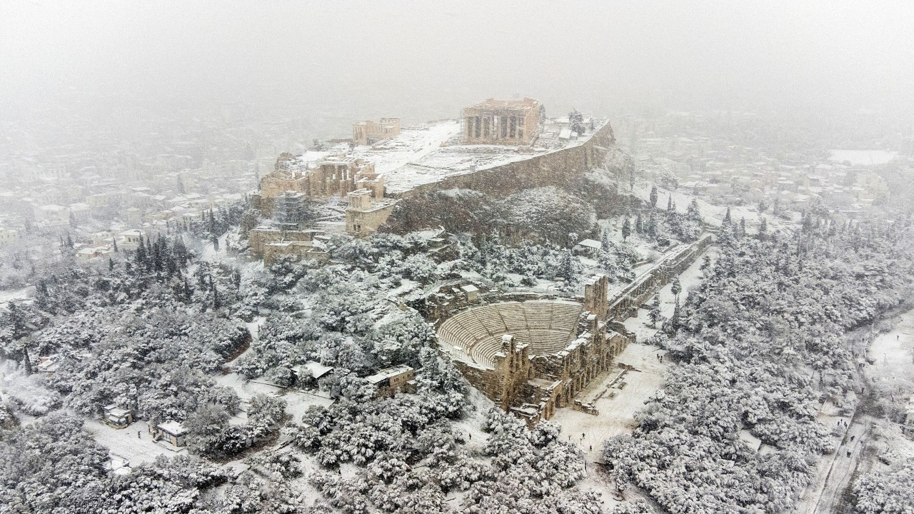 Fotos: Fuerte tormenta de nieve tiñe de blanco a Grecia y a Turquía