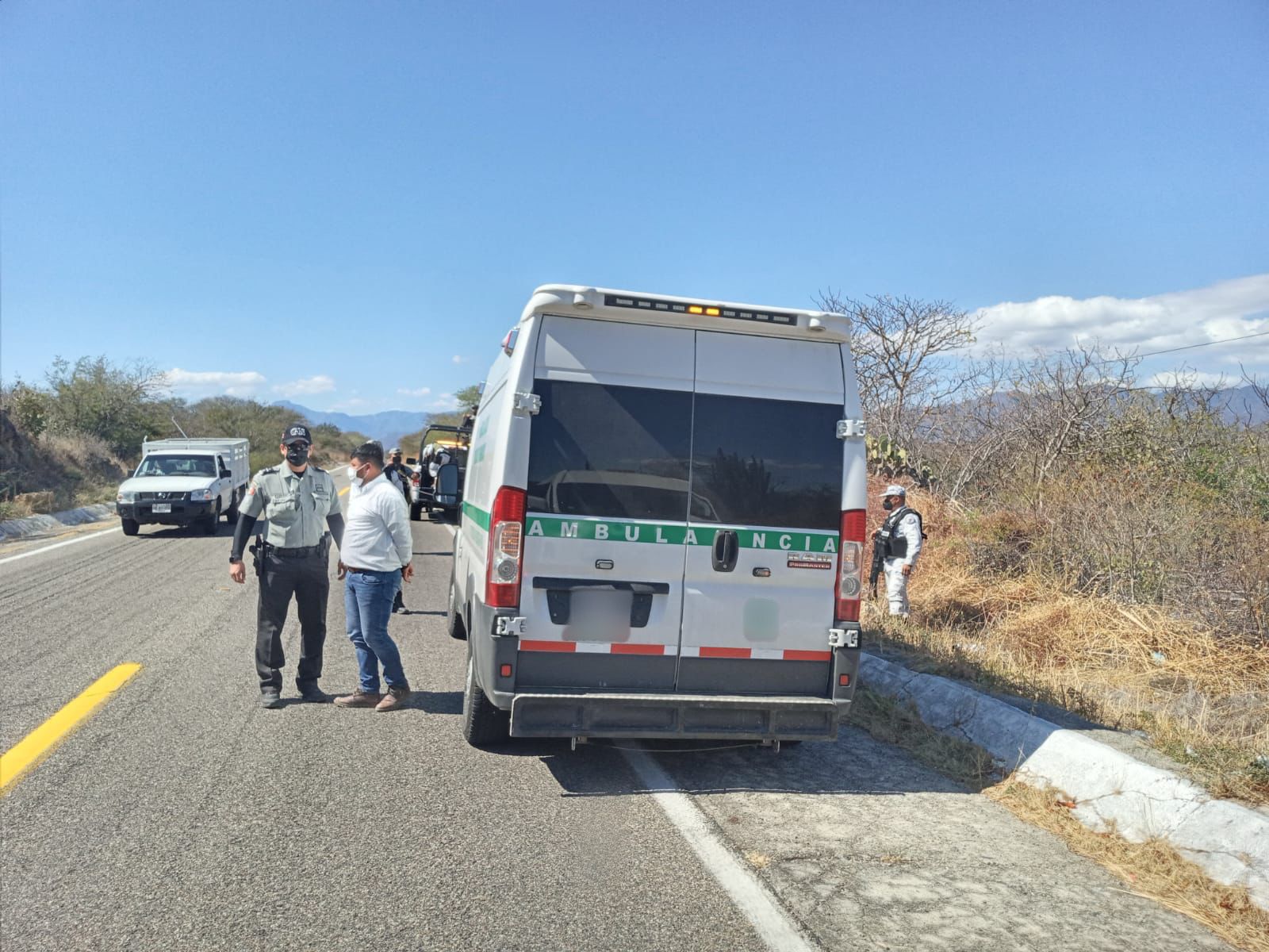 Hallan a 28 nicaragüenses hacinados en ambulancia pirata en Oaxaca