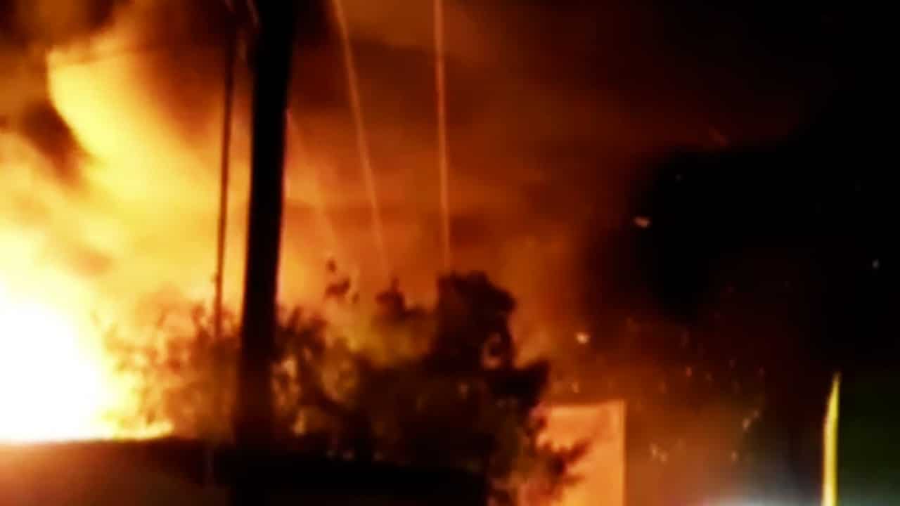 Incendio arrasa con 103 viviendas en Monterrey, Nuevo León