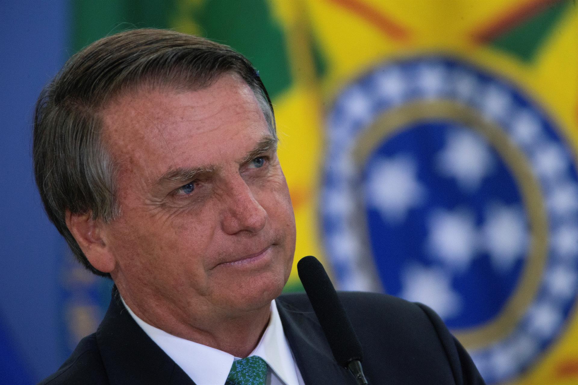 Bolsonaro minimiza variante ómicron en Brasil